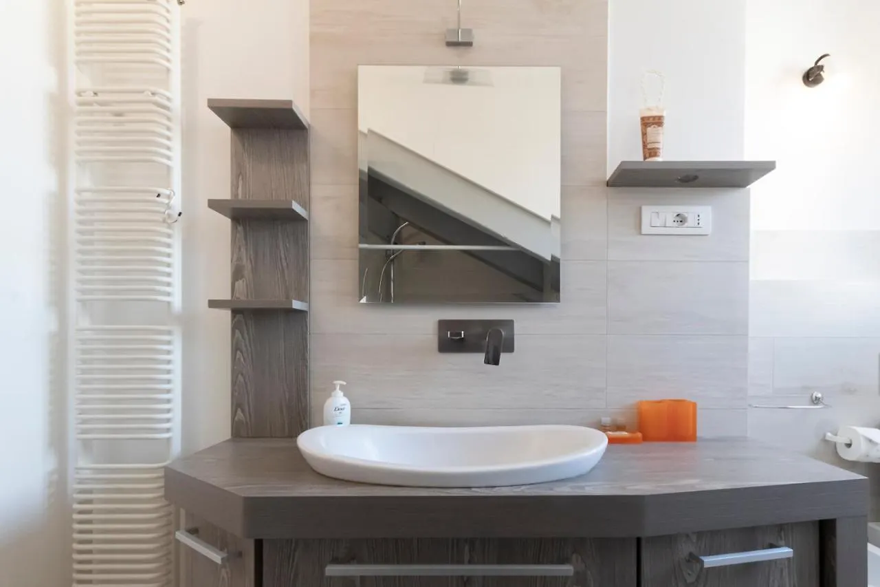 Mansarda Cola Apartment Milan