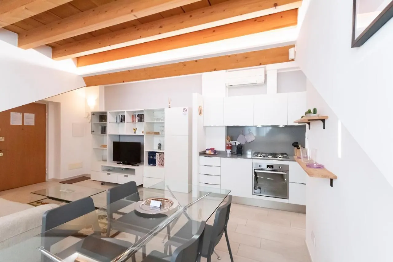 Mansarda Cola Apartment Milan
