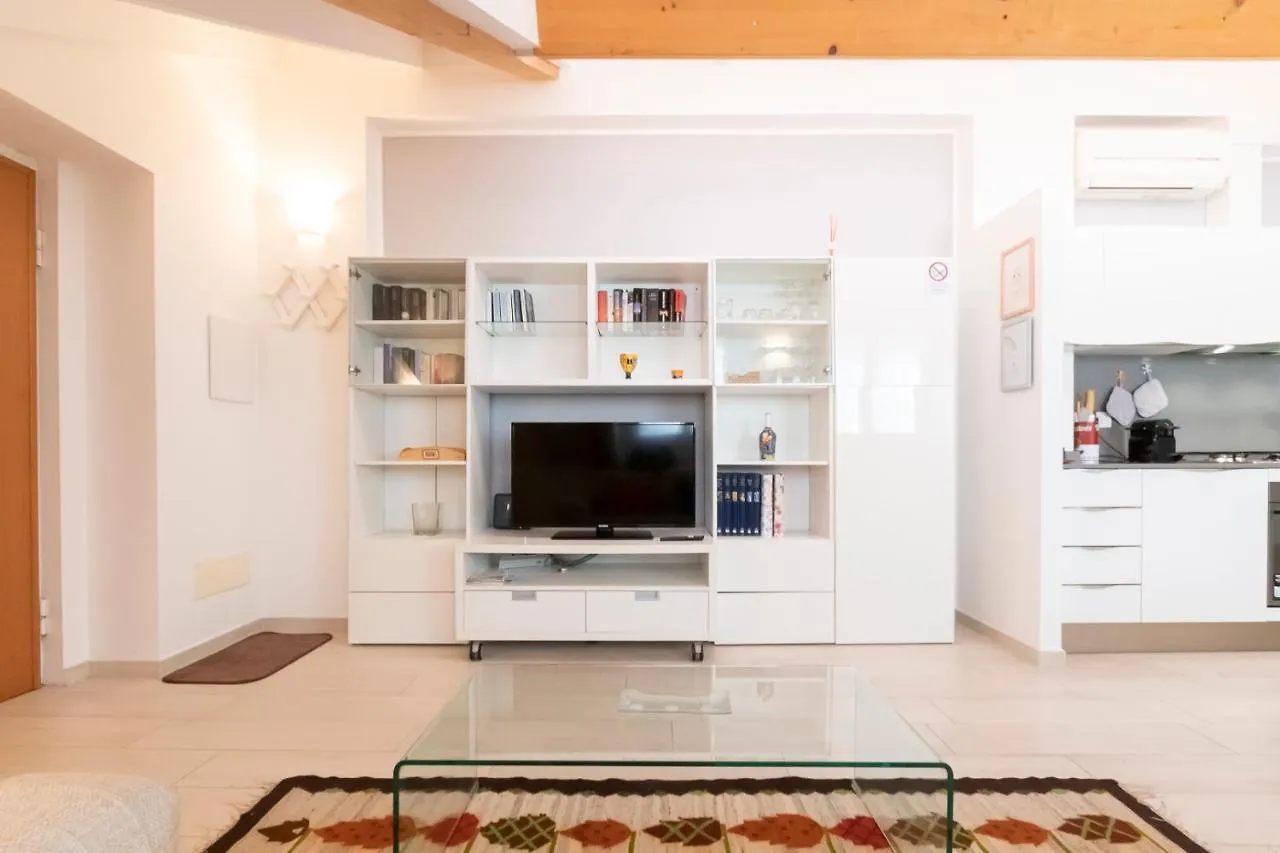 Mansarda Cola Apartment Milan