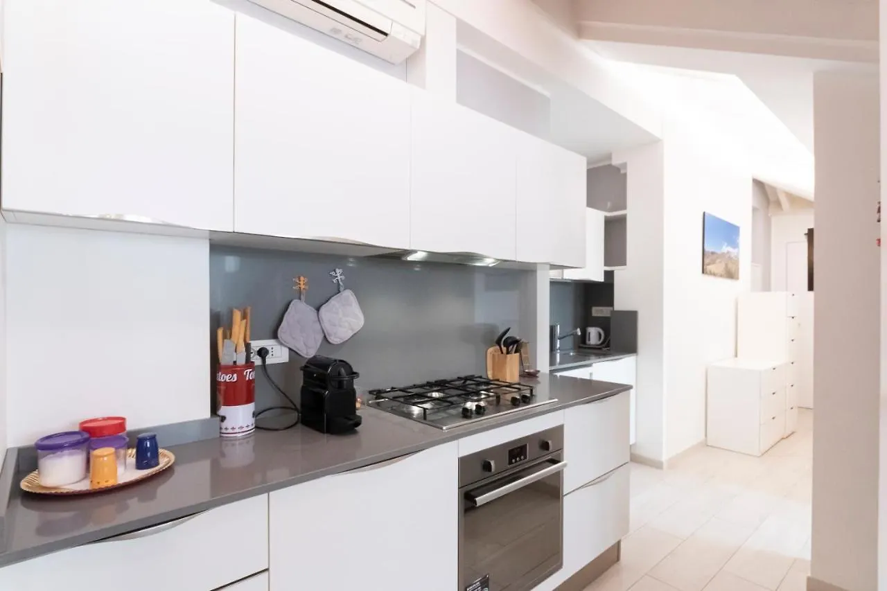 Mansarda Cola Apartment Milan