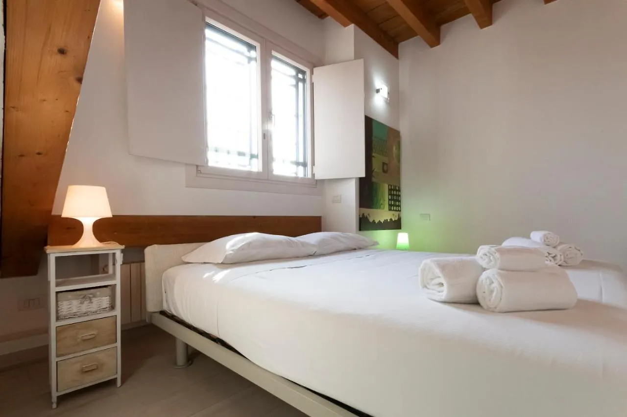Mansarda Cola Apartment Milan
