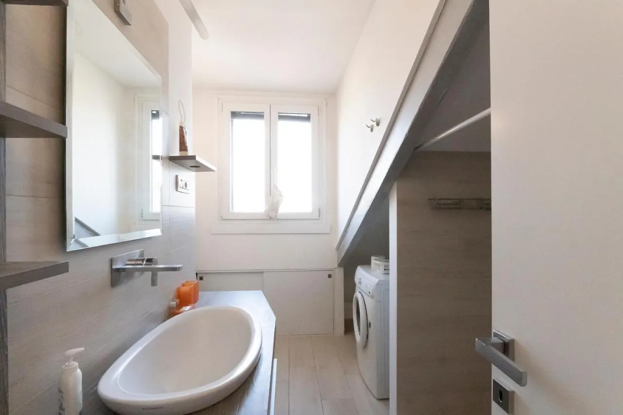 Mansarda Cola Apartment Milan