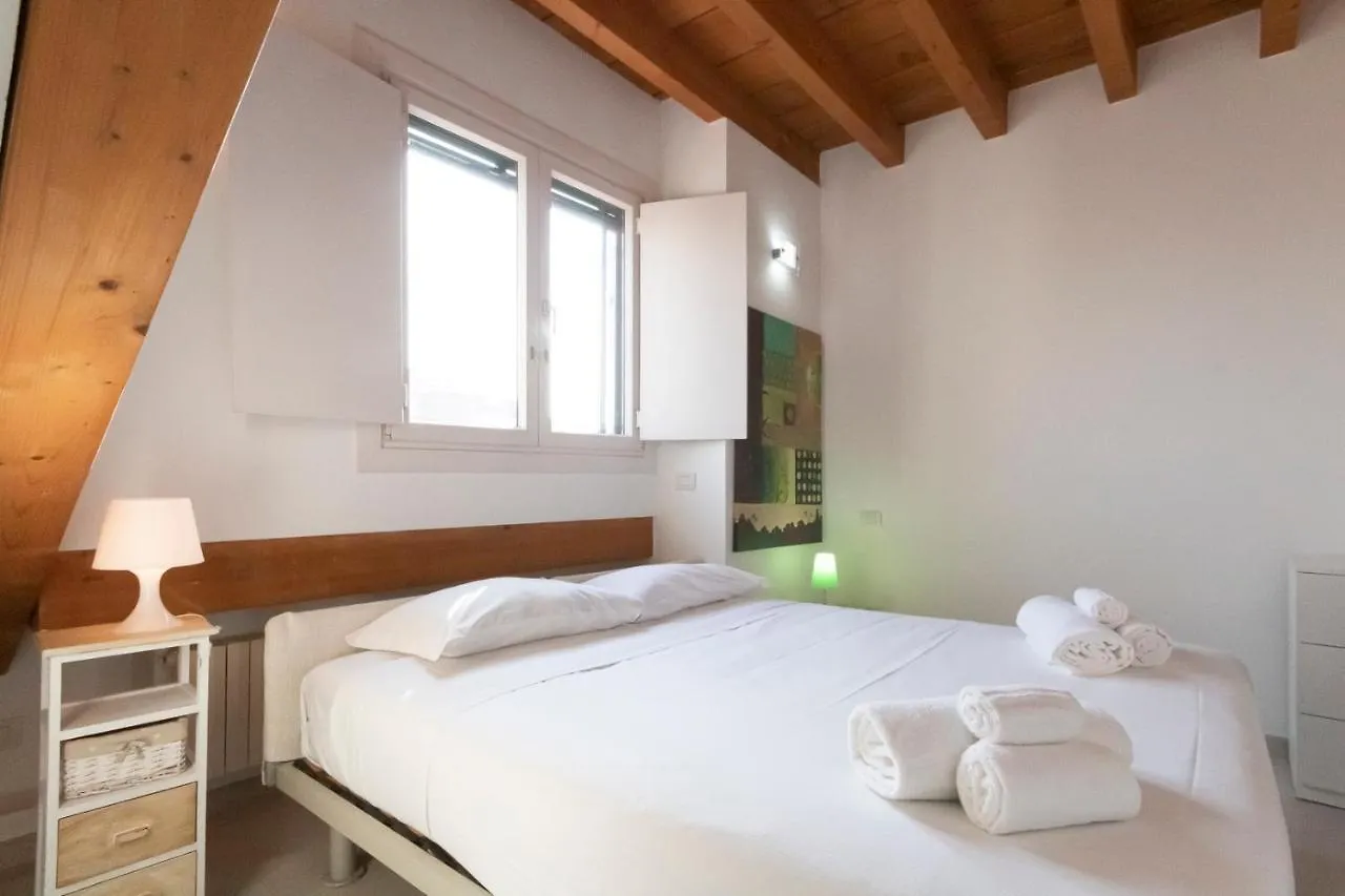Mansarda Cola Apartment Milan