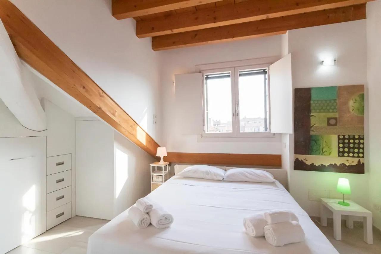 Mansarda Cola Apartment Milan