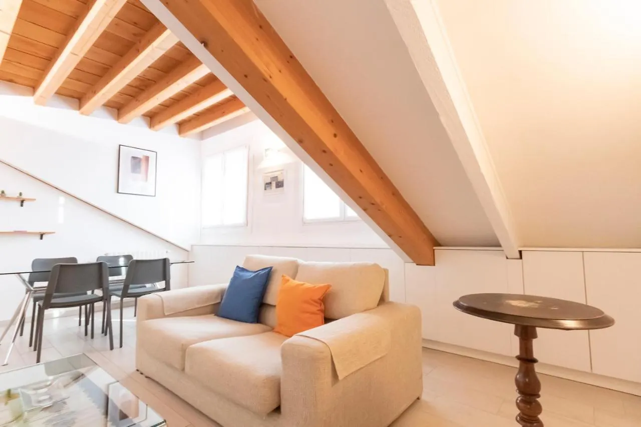 Mansarda Cola Apartment Milan