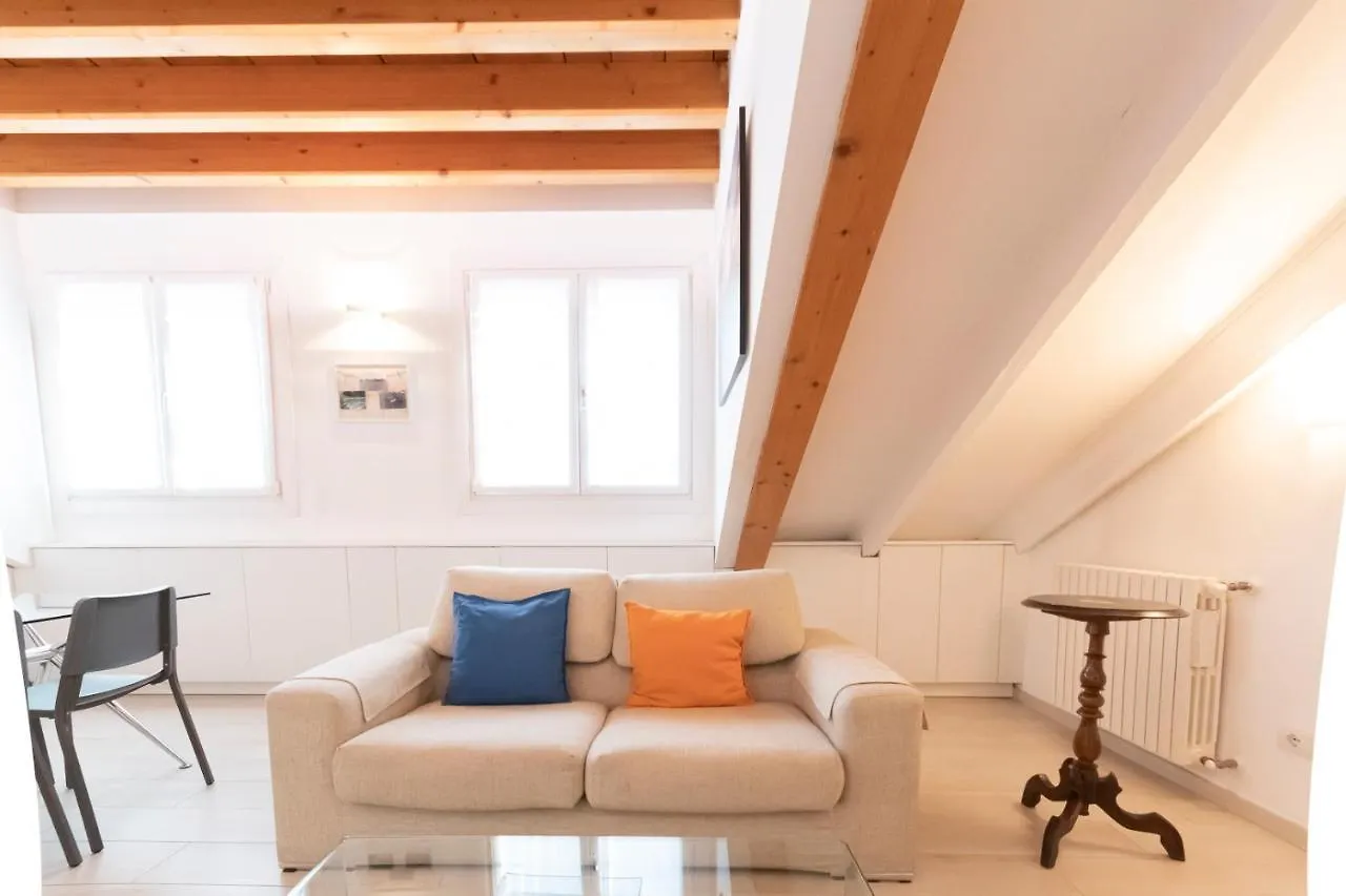 Mansarda Cola Apartment Milan