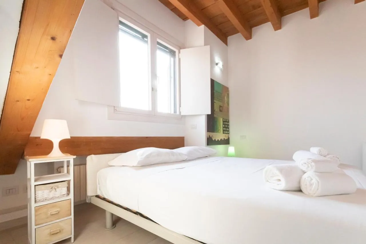 Mansarda Cola Apartment Milan