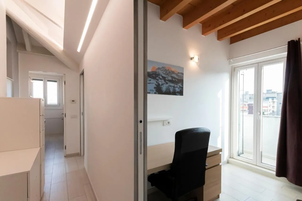 Mansarda Cola Apartment Milan