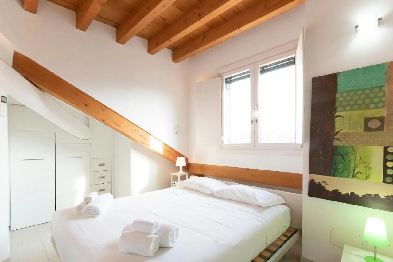 Mansarda Cola Apartment Milan